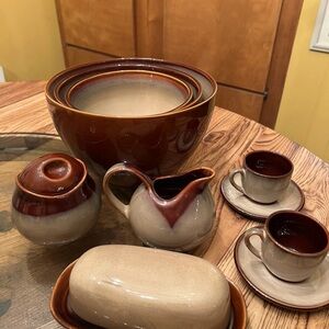 SANGO Nova Brown #4933 Mixing Bowls, Butter Dish, Milk, Sugar, Cups & Saucers.